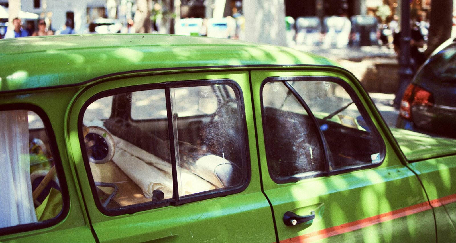 Grünes Fahrzeug auf Mallorca, fotografiert von Peter Pivák, zeigt die Mobilität auf der Insel.