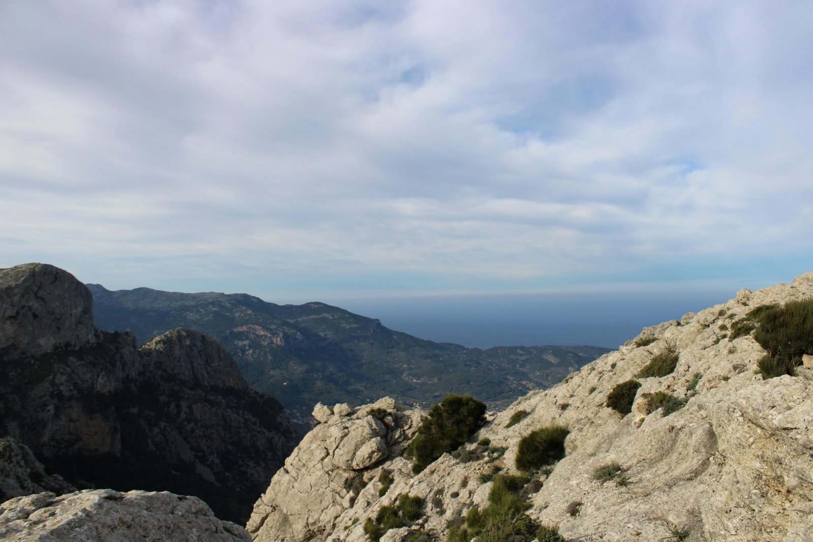 Bergkette und Meer auf Mallorca, fotografiert von Susana Bartolome