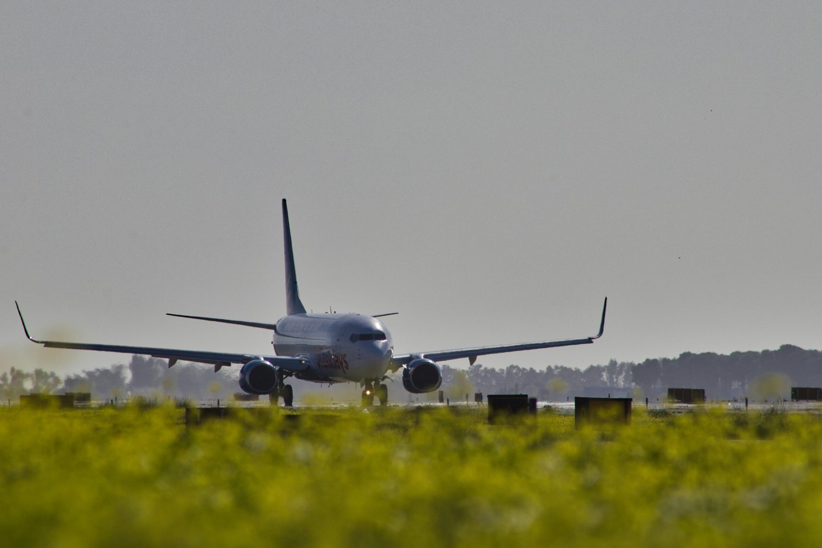 Großer Jetliner beim Start auf Mallorca vom Flughafen, aufgenommen von Torben Gettermann
