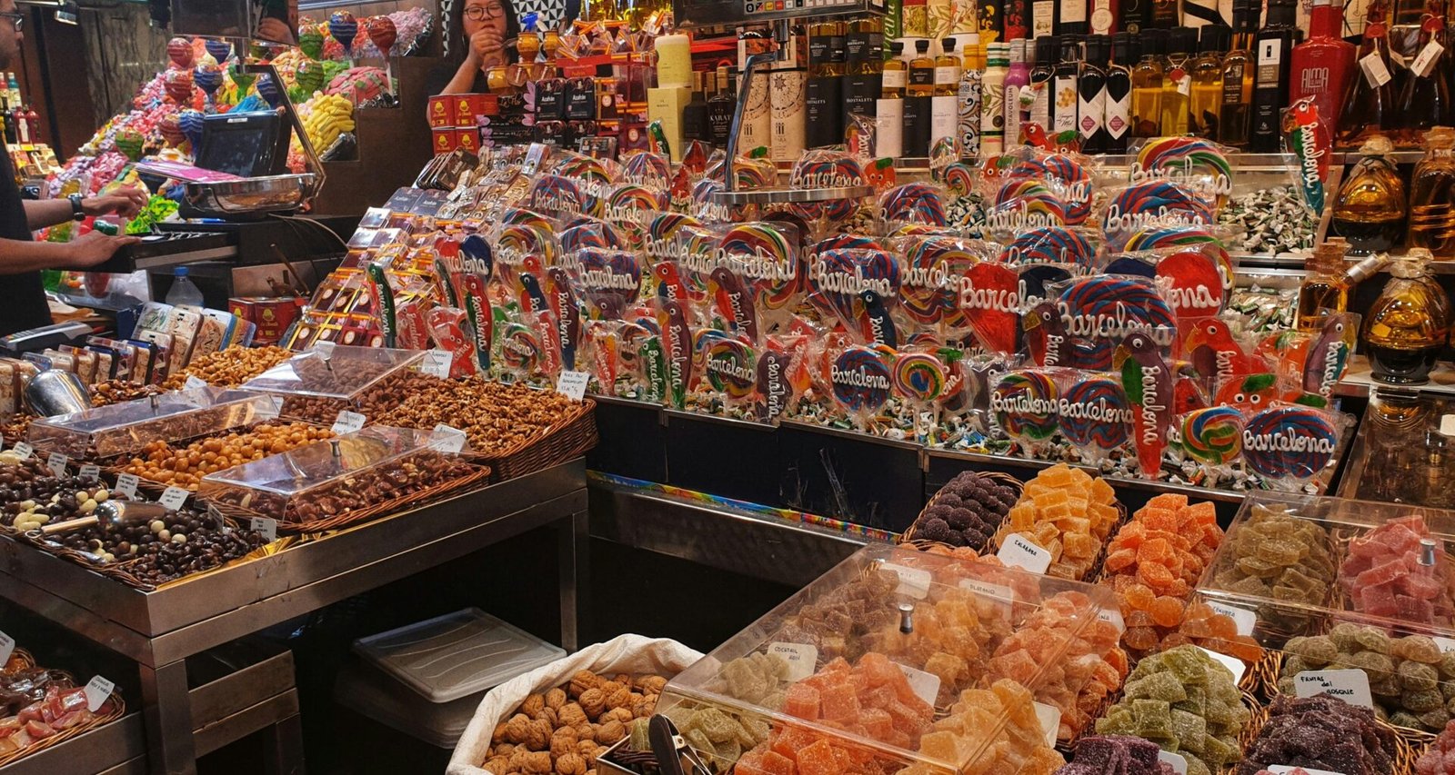 Markt auf Mallorca mit verschiedenen frischen Lebensmitteln und regionalen Produkten, fotografiert von Tobias Schäfer