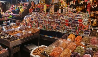 Markt auf Mallorca mit verschiedenen frischen Lebensmitteln und regionalen Produkten, fotografiert von Tobias Schäfer