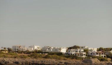 Bunter Regenbogen über einer Stadt auf Mallorca, aufgenommen von Karl Hörnfeldt