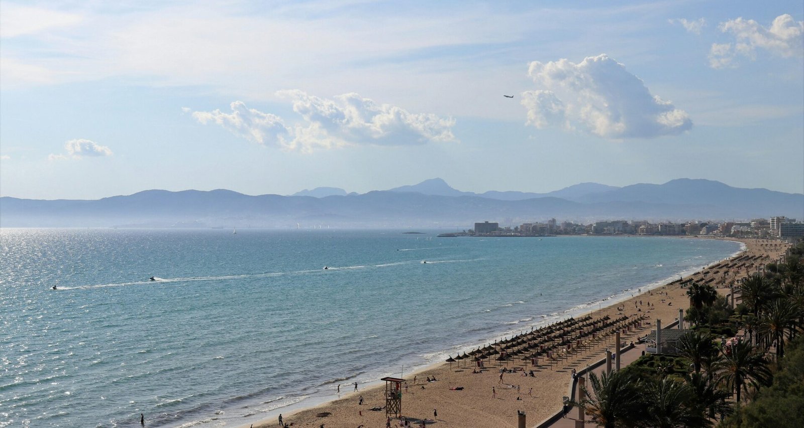 Strand auf Mallorca mit Blick auf das Wasser, aufgenommen von Clemens van Lay