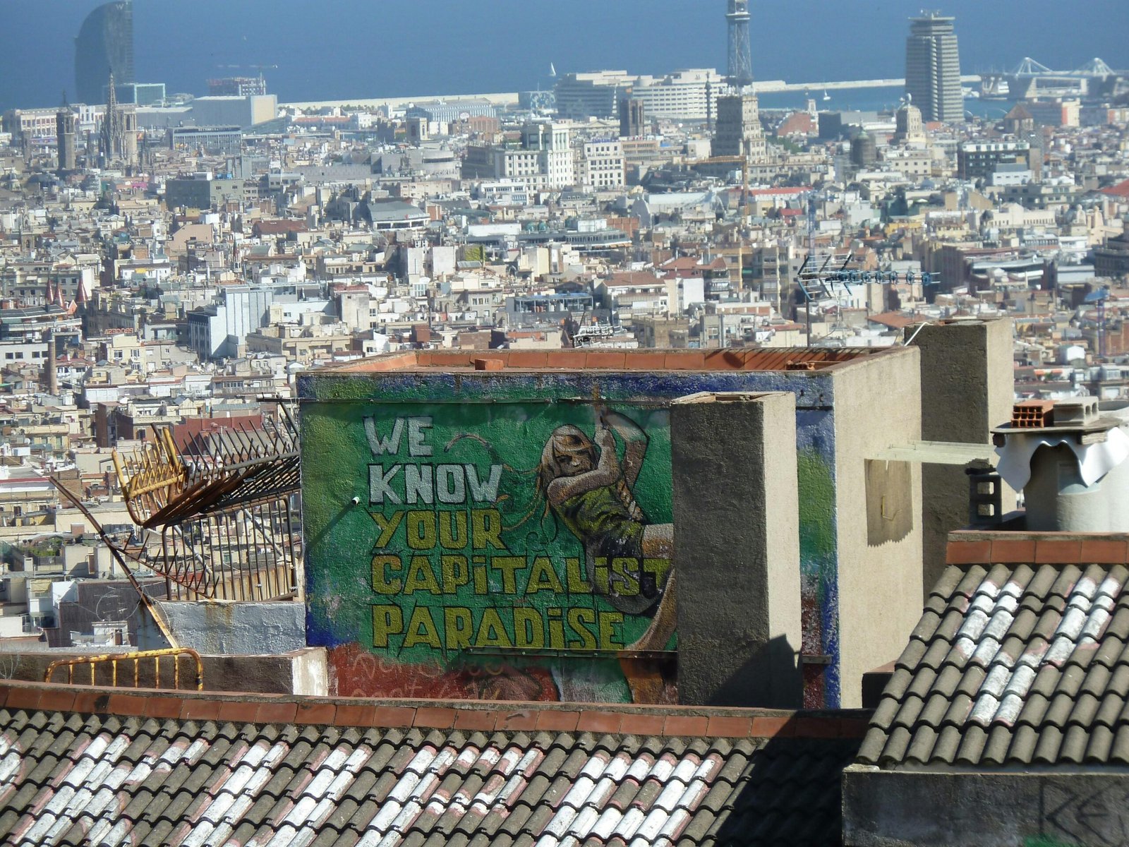 Mural an der Seite eines Gebäudes auf Mallorca, fotografiert von Gérald Bigot