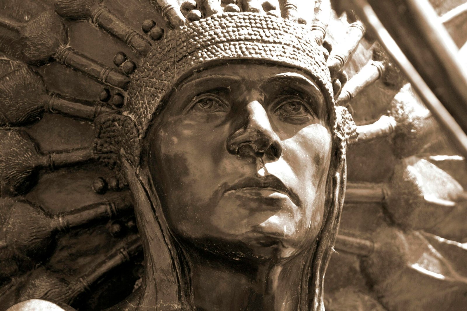 Statue einer Person auf Mallorca, fotografiert von David Trinks, zeigt ein kulturelles Kunstwerk der Insel.