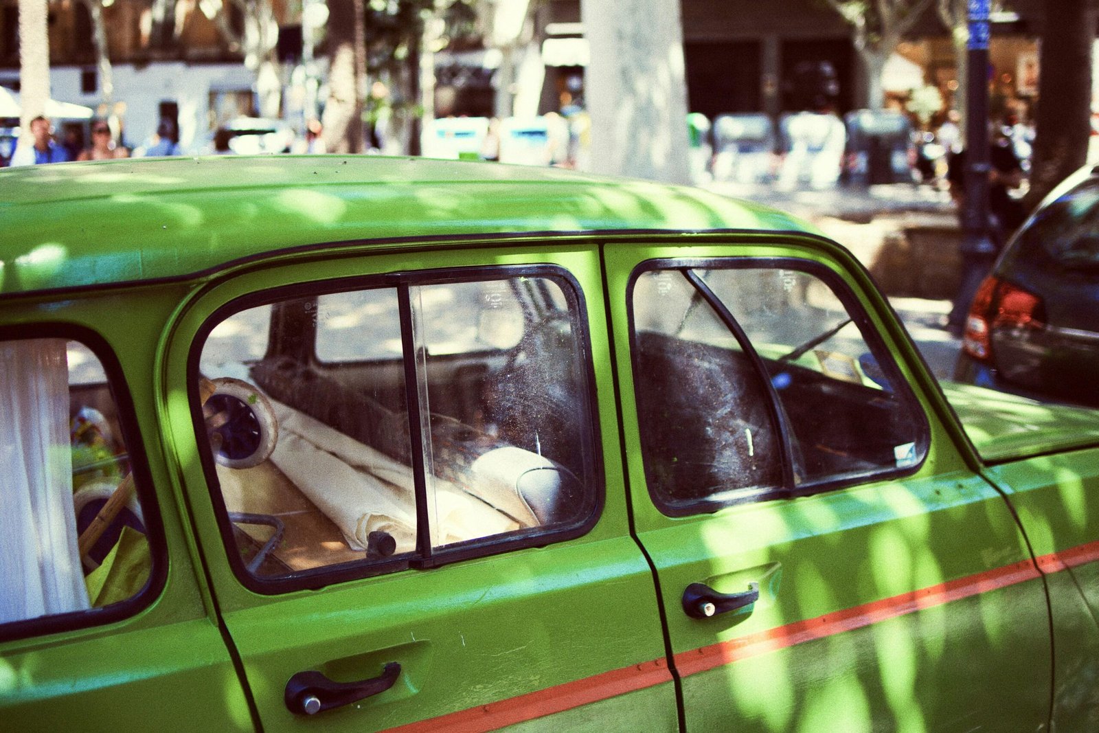 Grünes Fahrzeug auf Mallorca, fotografiert von Peter Pivák, zeigt die Mobilität auf der Insel.