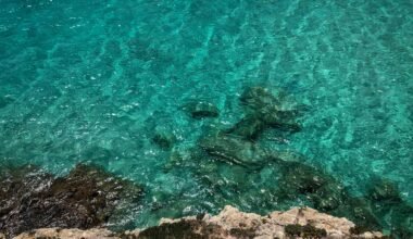 Landschaftsaufnahme einer Klippe am Meer auf Mallorca, aufgenommen von Gary Butterfield.