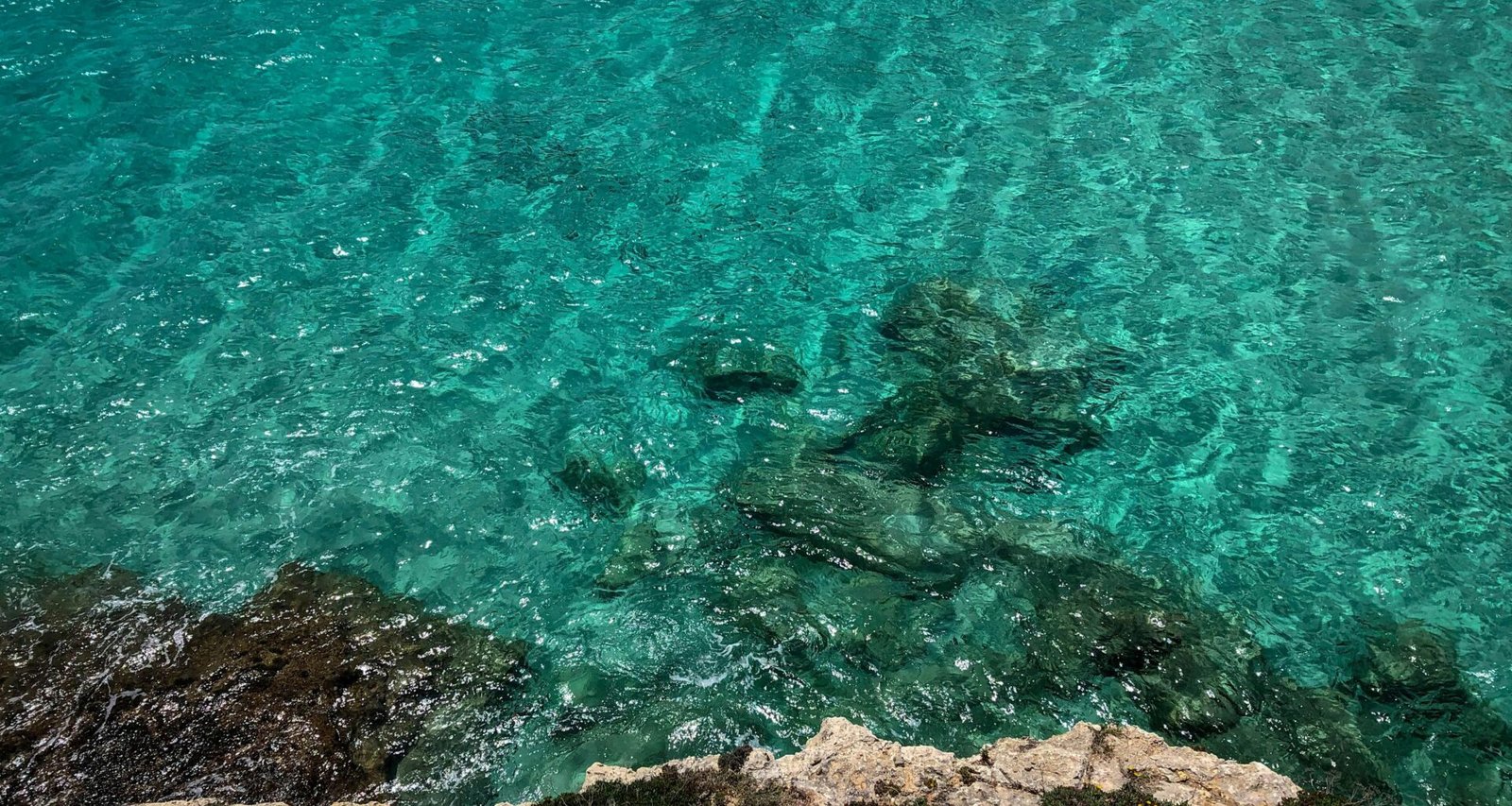Landschaftsfoto von Klippen an der Meeresküste auf Mallorca, aufgenommen von Gary Butterfield