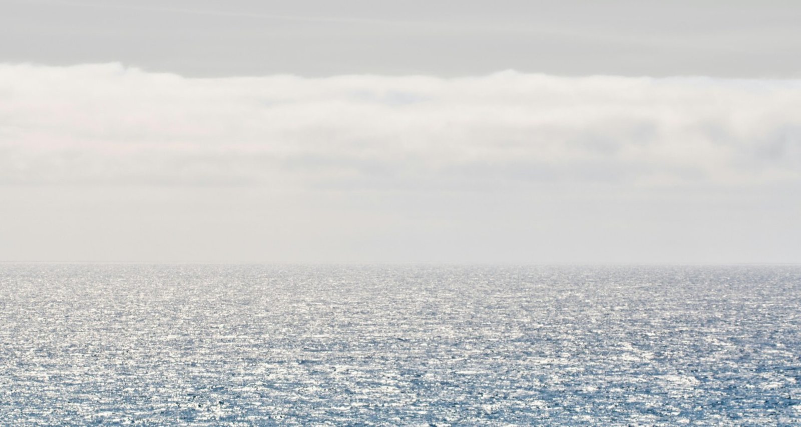 Meer und Himmel treffen sich am Horizont auf Mallorca, aufgenommen von Tim Schmidbauer.