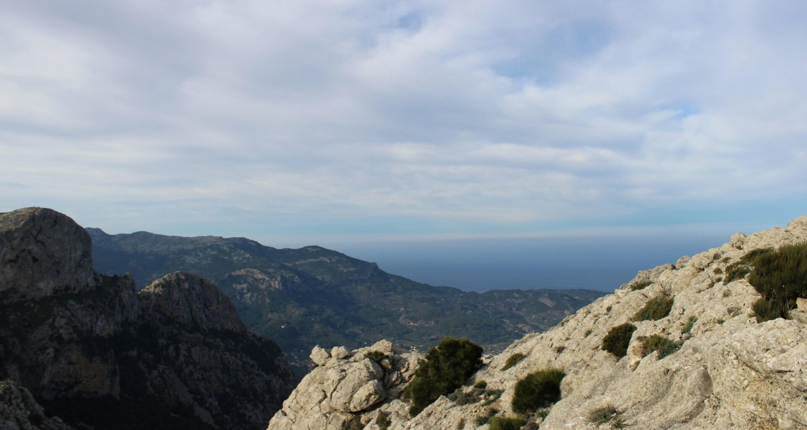 Bergkette und Meerblick auf Mallorca, fotografiert von Susana Bartolome