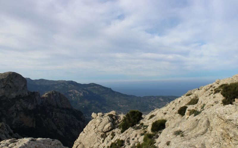 Bergkette und Meerblick auf Mallorca, fotografiert von Susana Bartolome