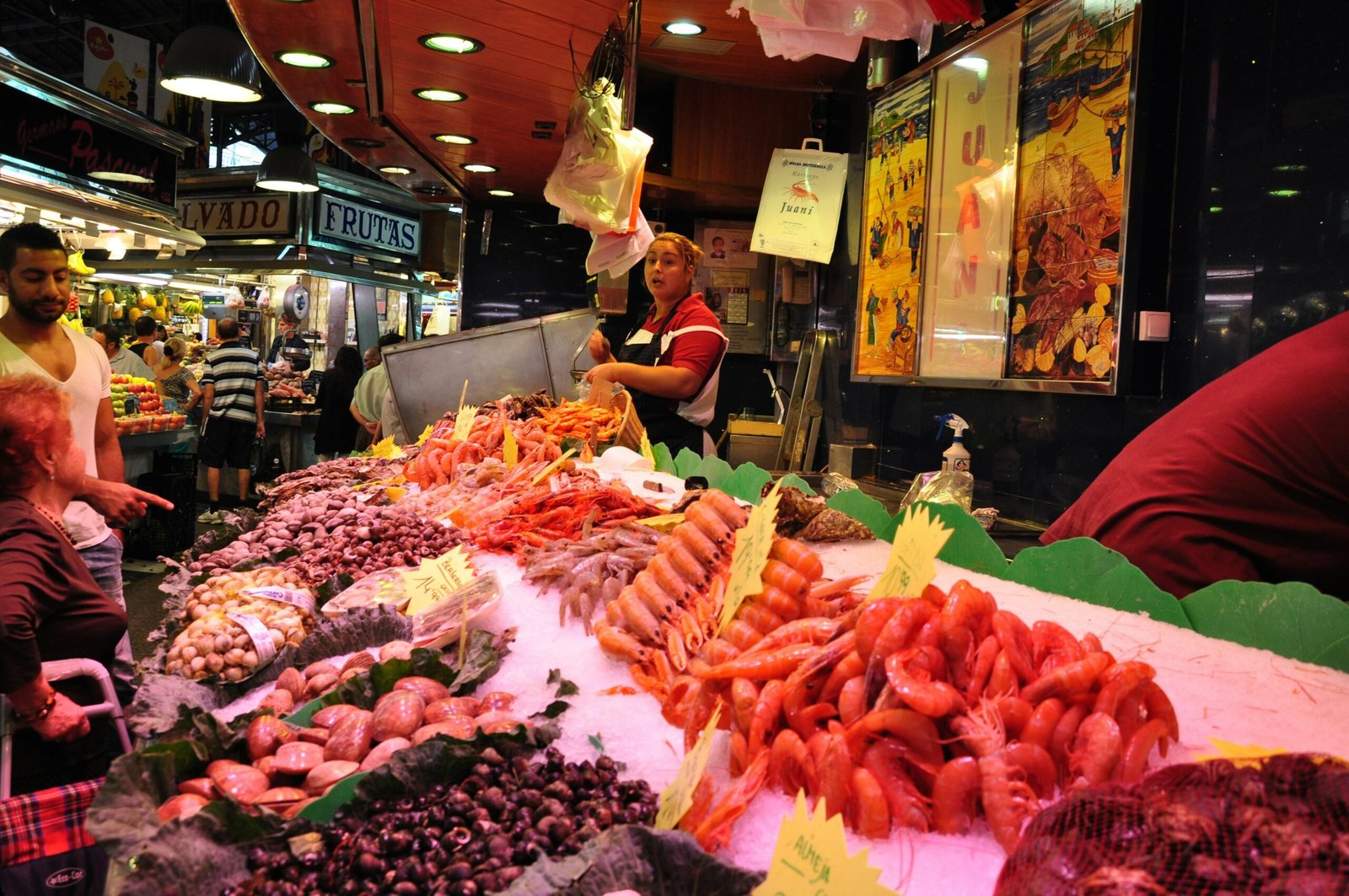 Schnittfester rohes Fleisch auf grünem Tisch auf Mallorca, fotografiert von Michael Heintz