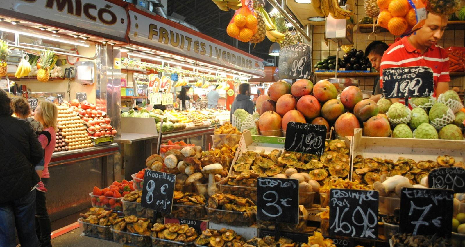 Orangen auf einem Obststand auf Mallorca, fotografiert von JR Harris