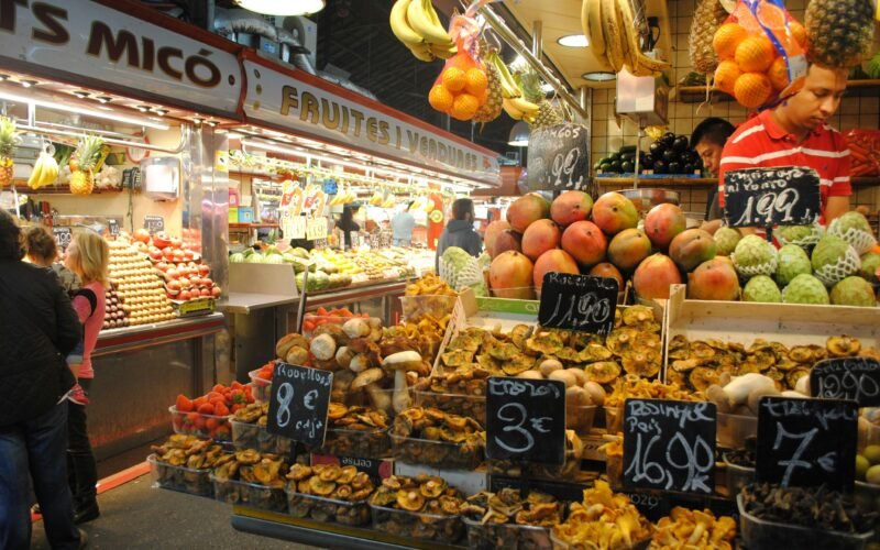 Orangen auf einem Obststand auf Mallorca, fotografiert von JR Harris