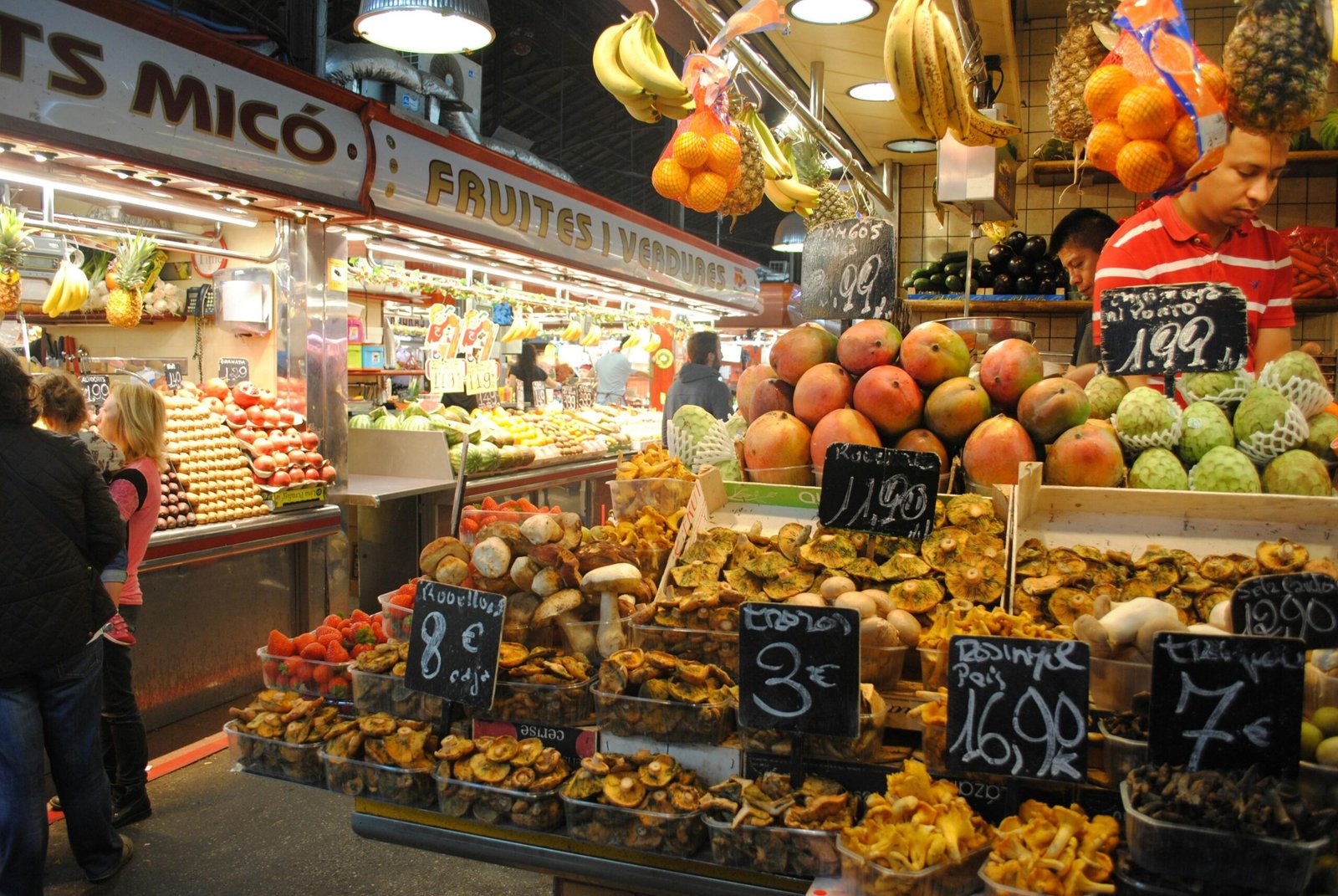 Orangen auf einem Obststand auf Mallorca, fotografiert von JR Harris