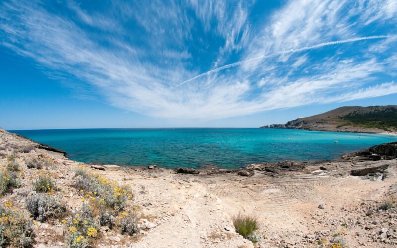 Küstenlinie mit Meer und Himmel auf Mallorca, aufgenommen von Max